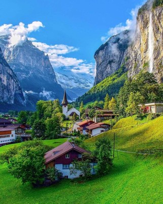 Lauterbrunnen_Switzerland_032721A