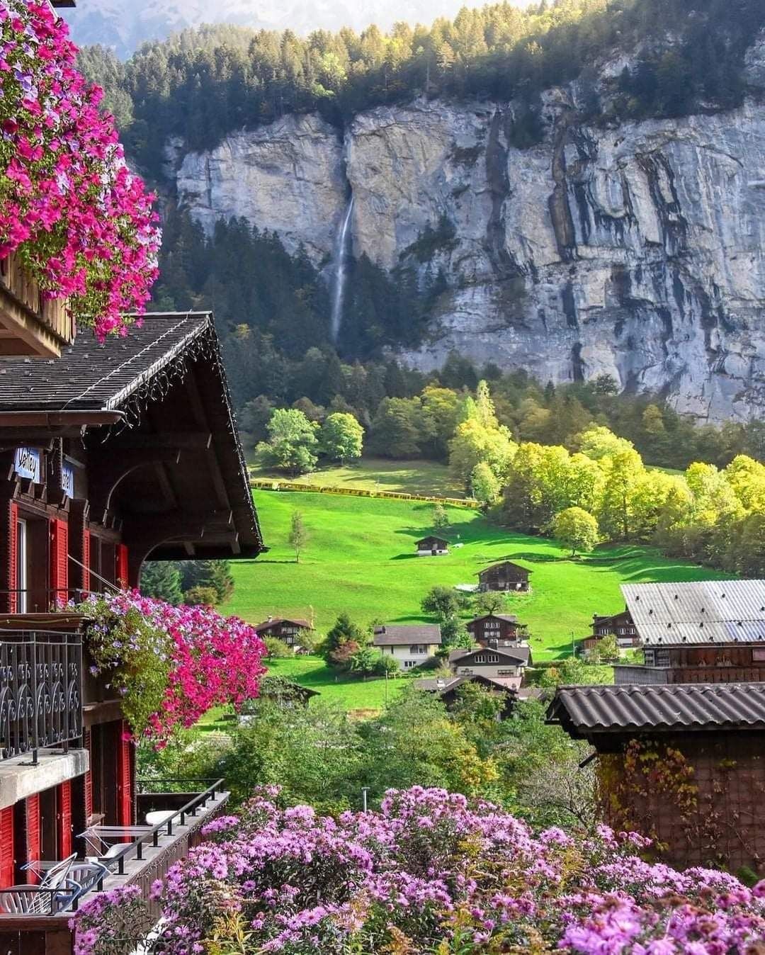 Lauterbrunnen_Switzerland_061221A