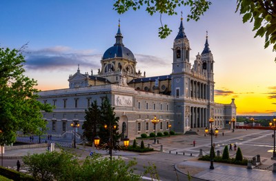 cathedral-santa-maria-la-real-de-la-almudena_092920A.jpg